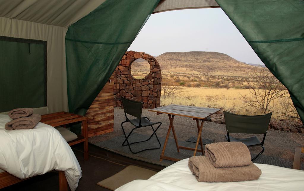 Etendeka Mountain Camp Дамараленд Номер фото